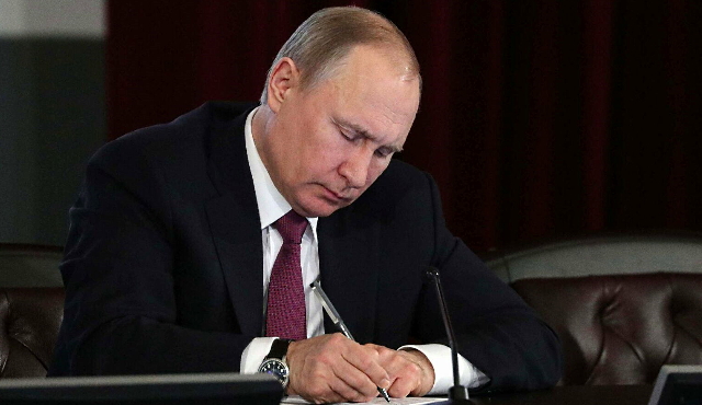Президент РФ подписал закон о блокировке SIM-карт заключённых